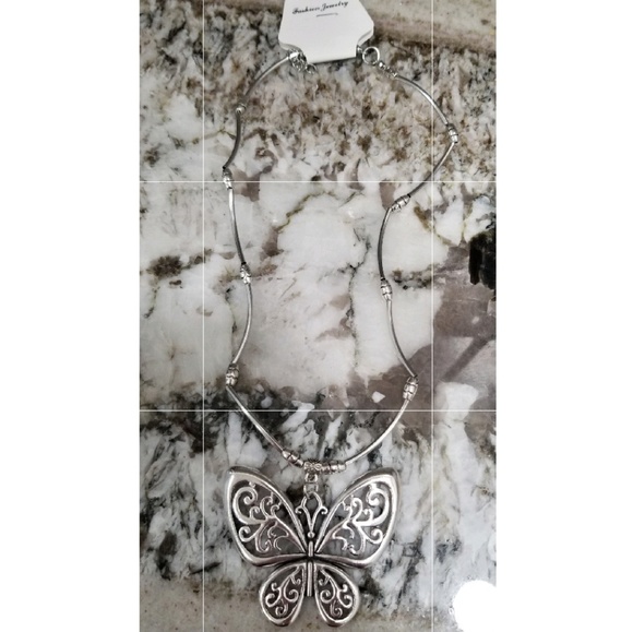 New butterfly necklace - Picture 2 of 2